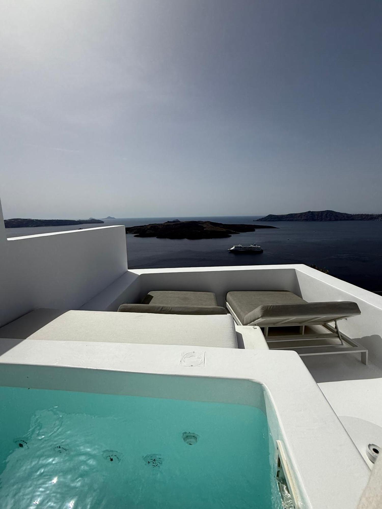 Aesthesis Boutique Villas Fira Bagian luar foto